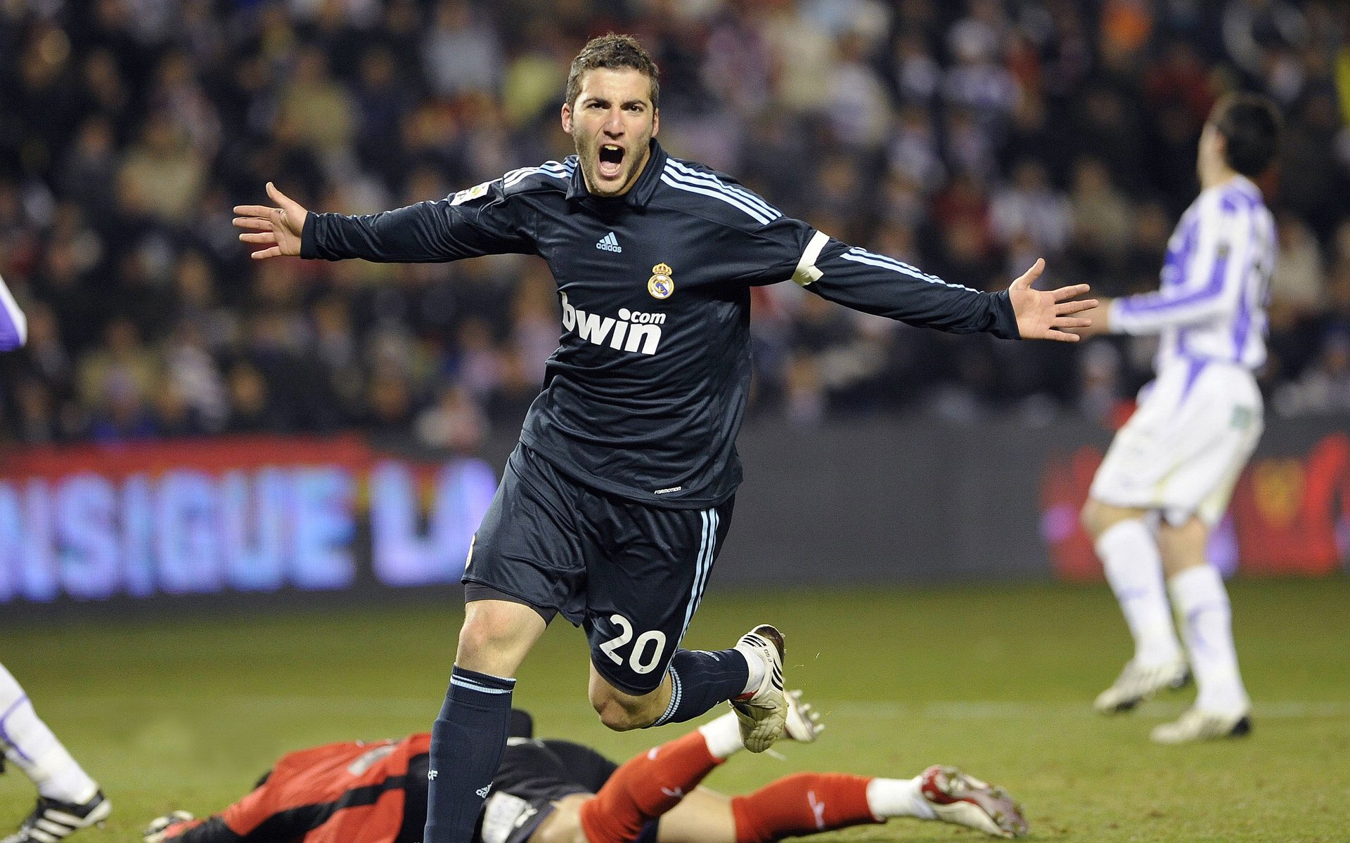 欧冠决赛：姆巴佩梅开二度 巴黎3比1击败那不勒斯首捧大耳朵杯